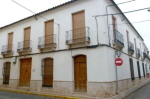 Lee más sobre el artículo LA CASA MALPICA EN MANZANARES